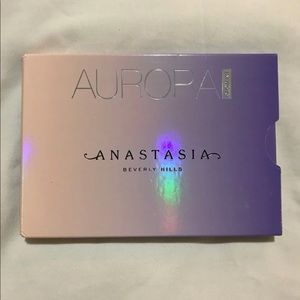1 pan damaged, NEW ABH Aurora Glow Palette
